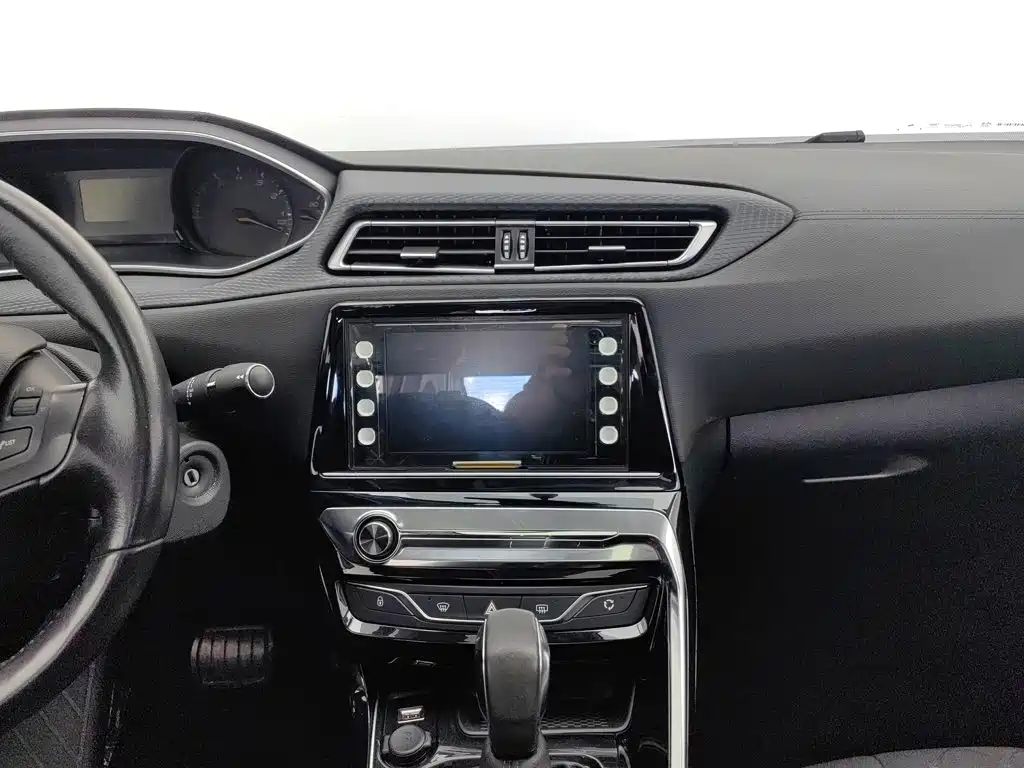 Peugeot 308 — миниатюра 12