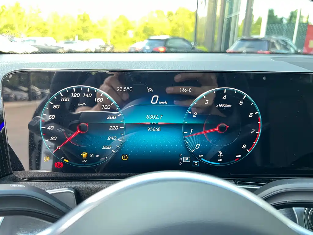 Mercedes-Benz GLB — миниатюра 13