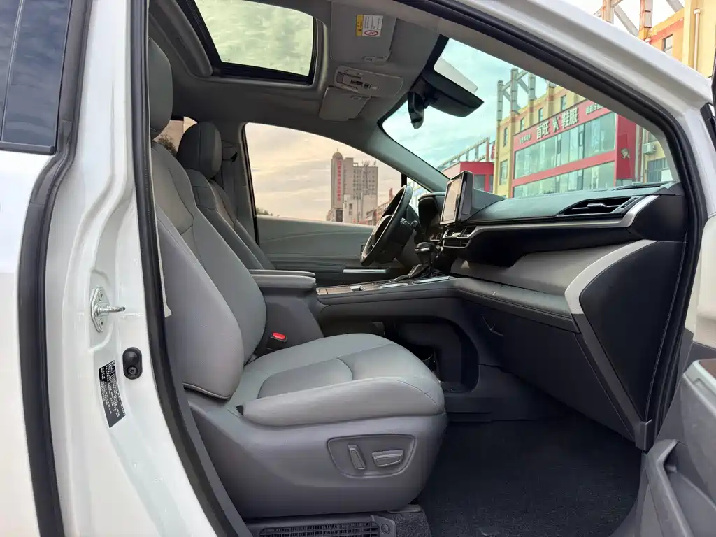 Toyota Sienna — миниатюра 10