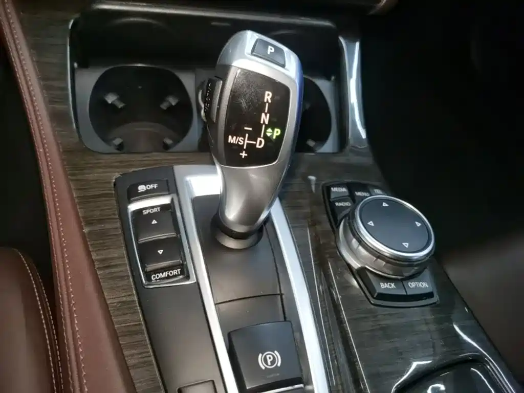 BMW 5 Series — миниатюра 14
