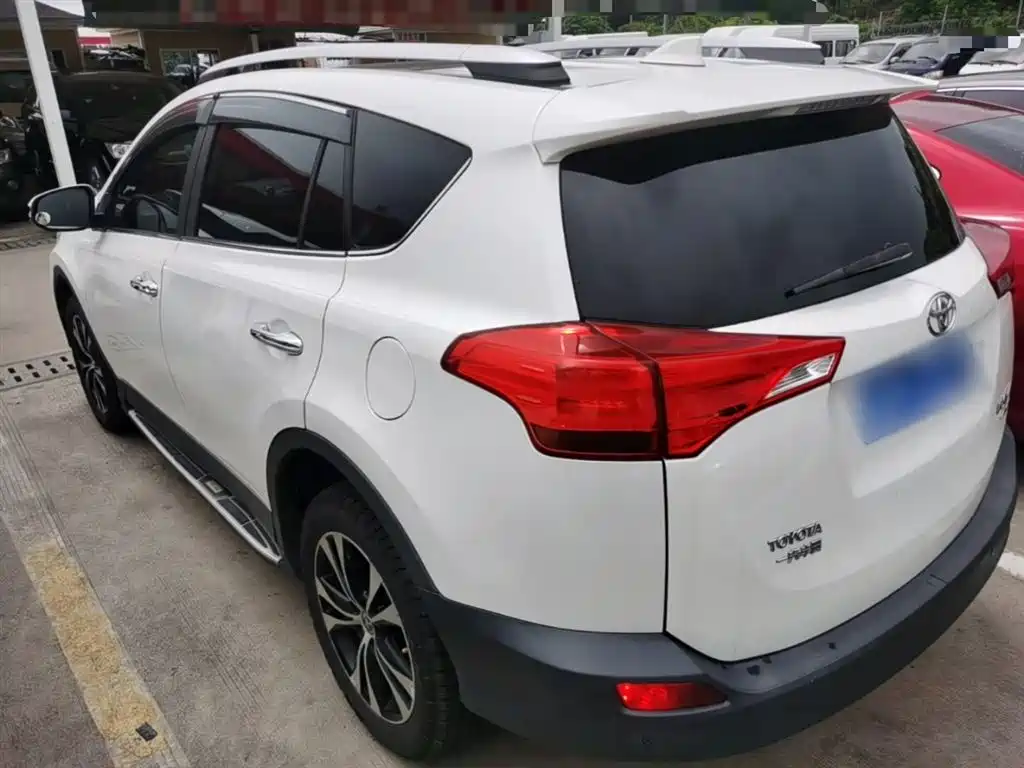 Toyota RAV4 2015 2.5L AT Luxury