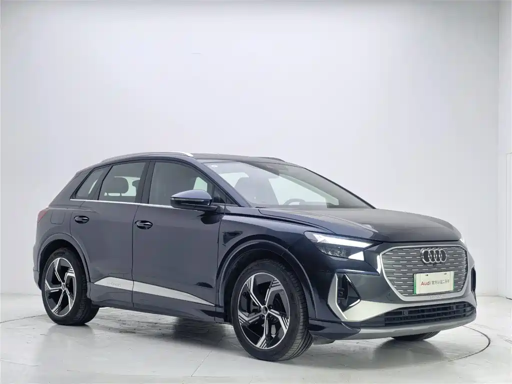 AUDI Q4 E TRON