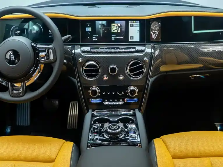 Rolls-Royce Cullinan — миниатюра 11