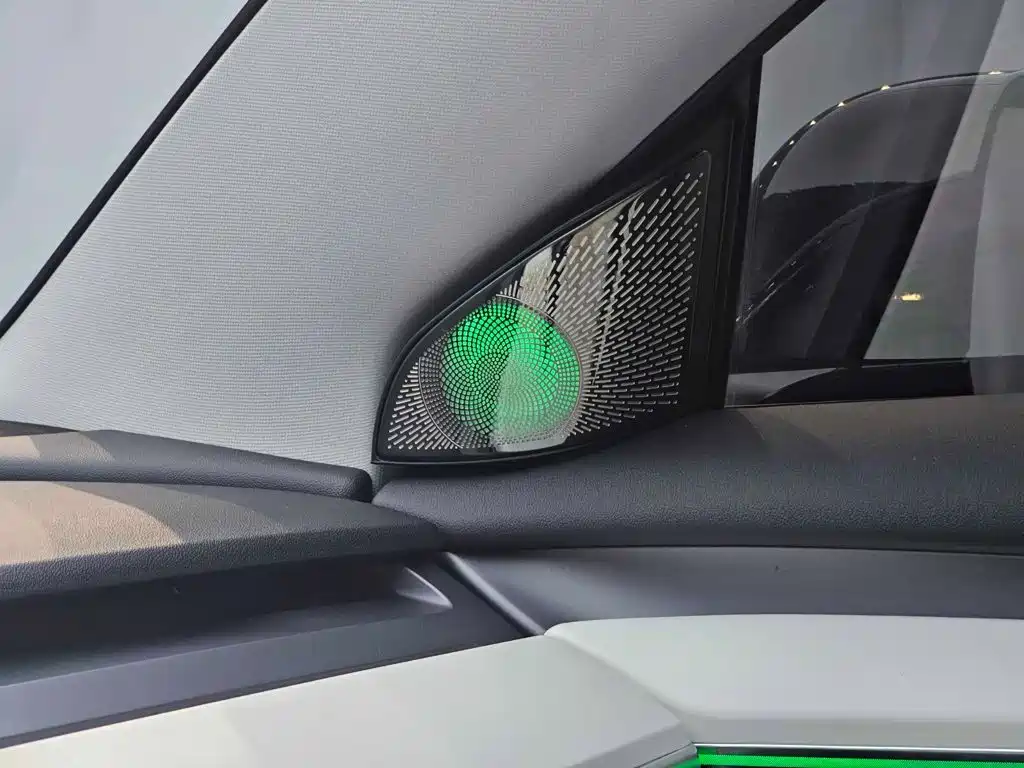 Tesla Model 3 — миниатюра 19