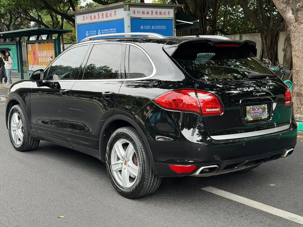 Porsche Cayenne — миниатюра 10