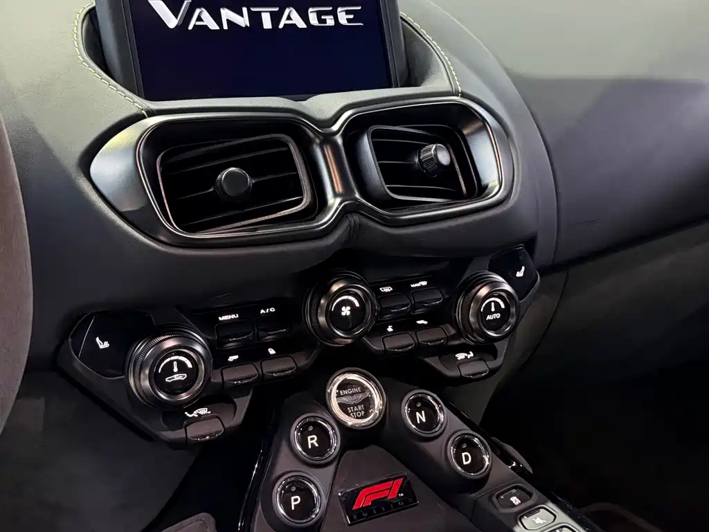 Aston Martin V8 Vantage — миниатюра 9