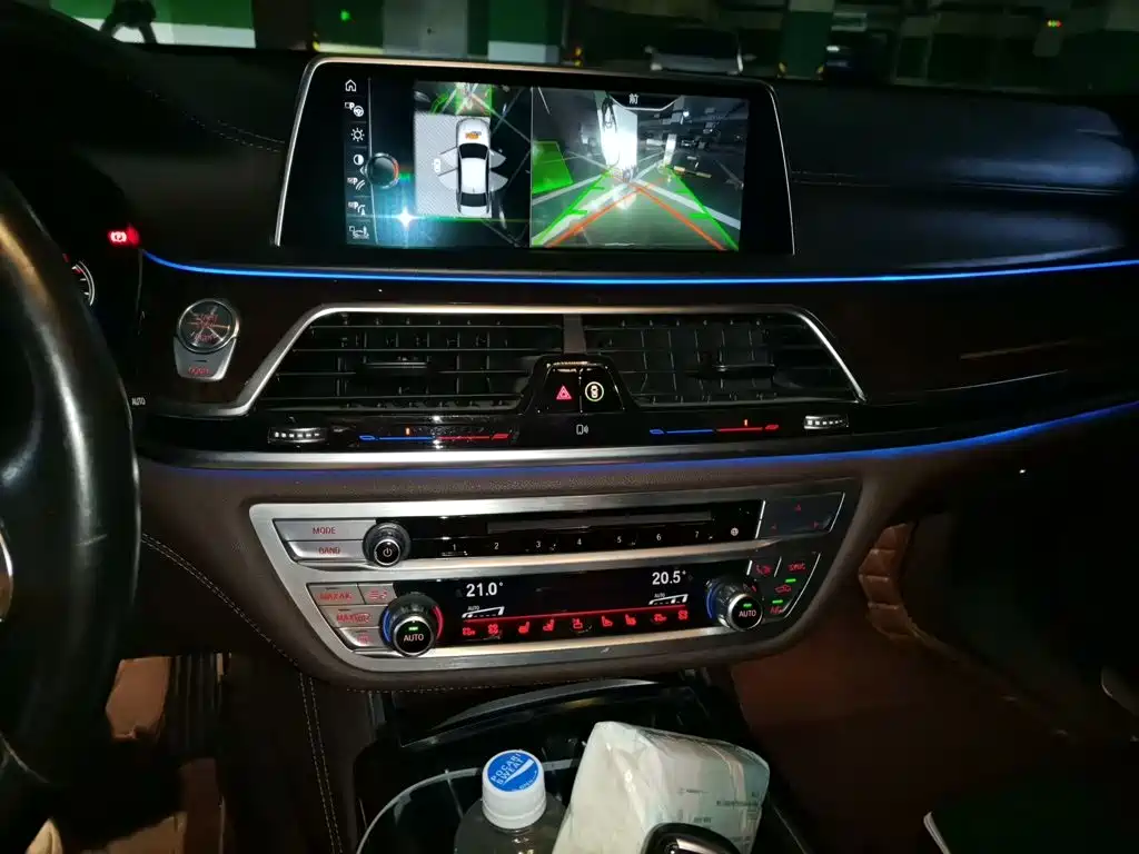 BMW 7 Series — миниатюра 6