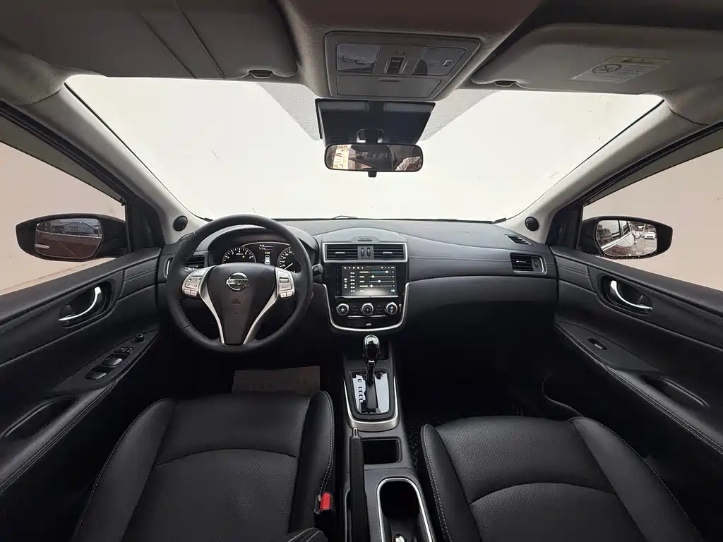 Nissan Tiida — миниатюра 13
