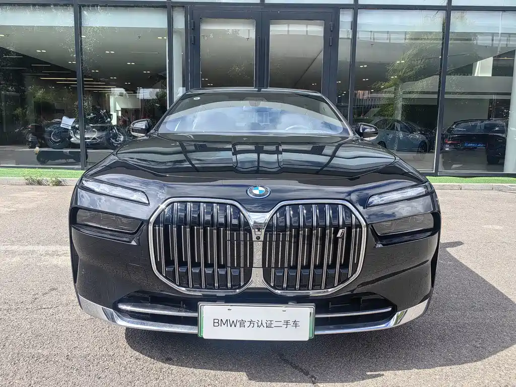 BMW i7 — миниатюра 2