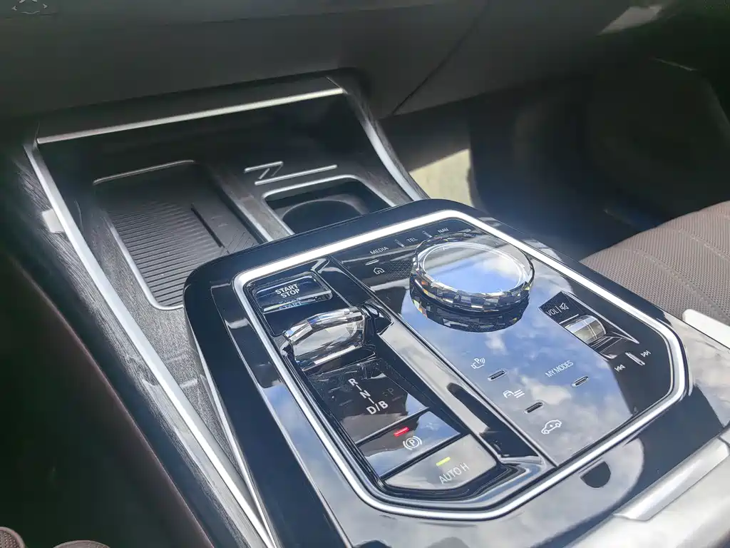 BMW i7 — миниатюра 10