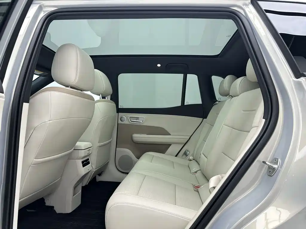 Toyota bZ3X - фото 6