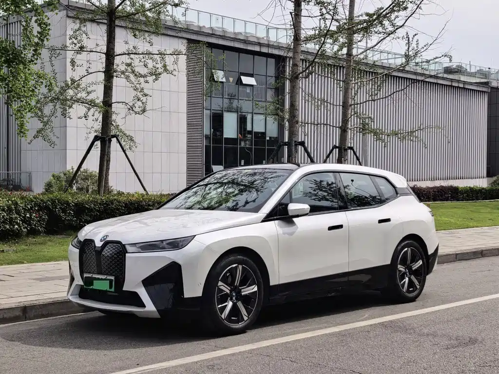 BMW iX