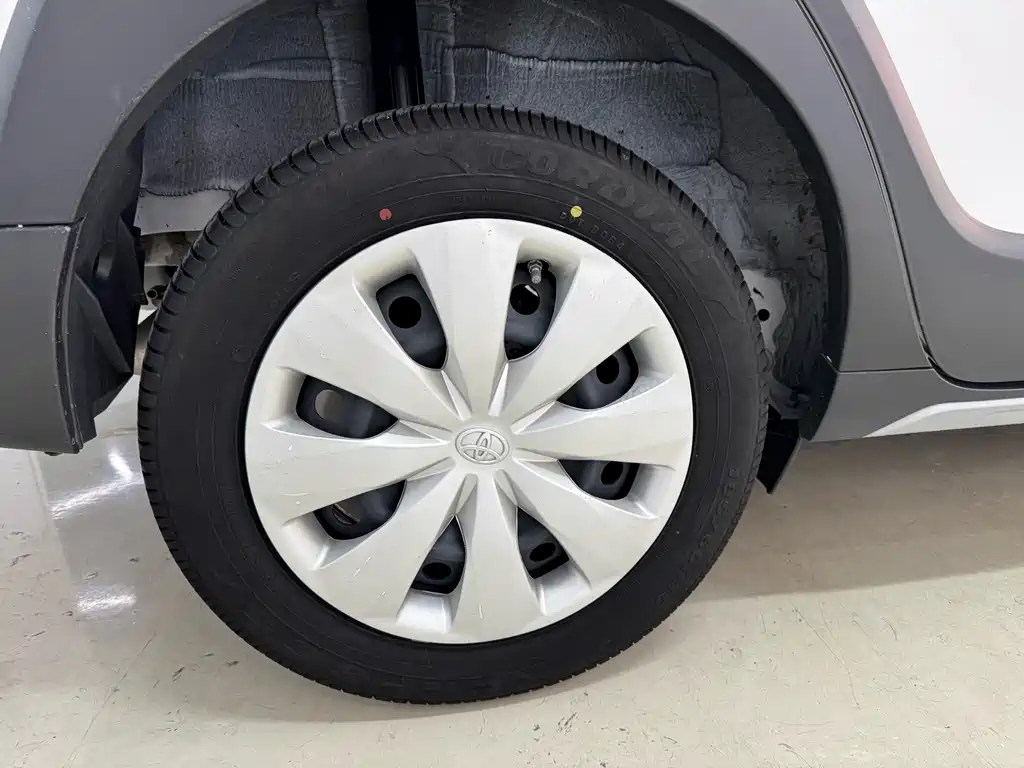 Toyota Yaris L - фото 19