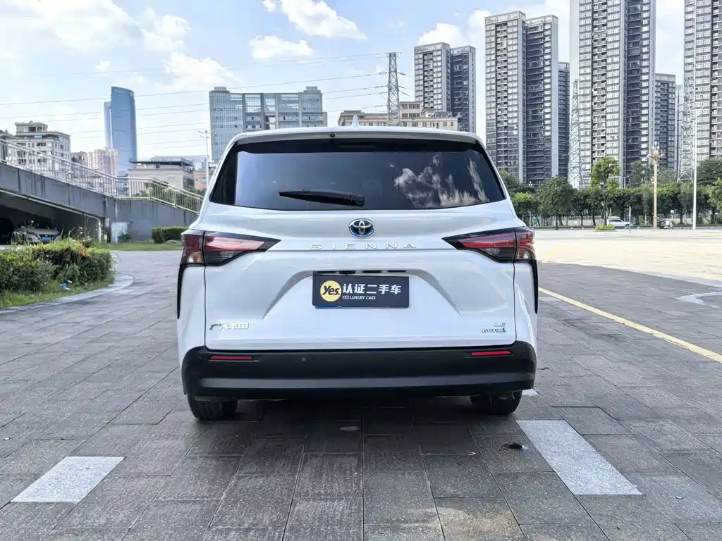 Toyota Sienna — миниатюра 6
