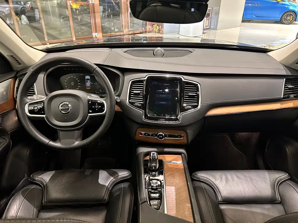 VOLVO XC90 PLUG IN HYBRID