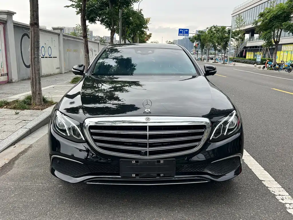 Mercedes-Benz E-Class — миниатюра 2