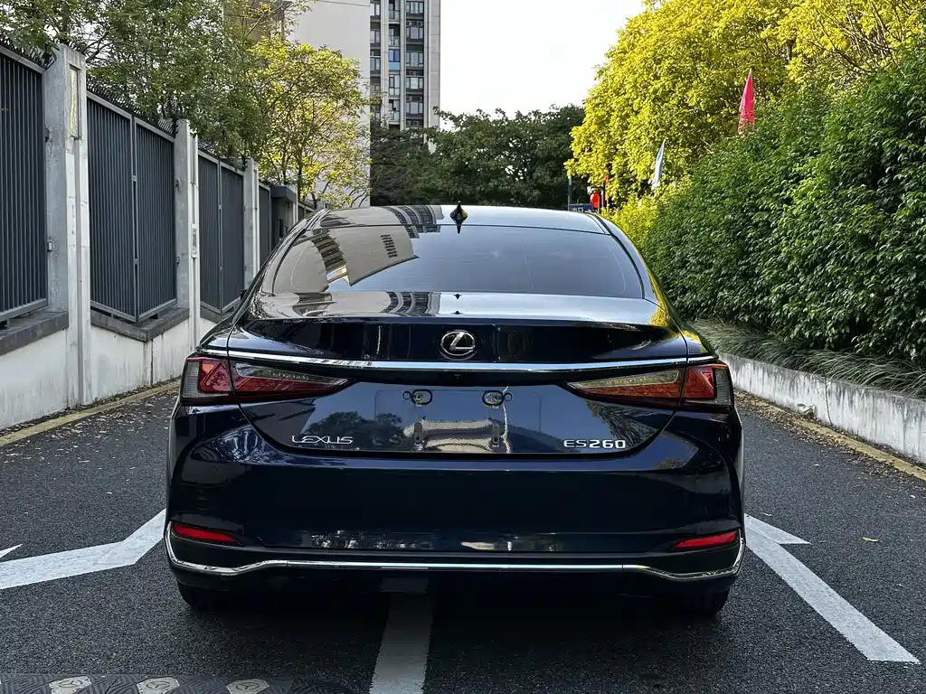 Lexus ES — миниатюра 5