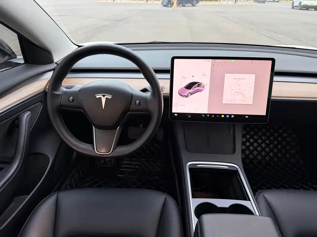Tesla Model 3 — миниатюра 10