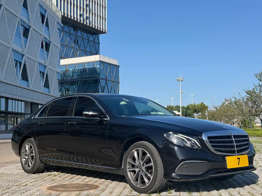 Mercedes-Benz E-Class — миниатюра 8