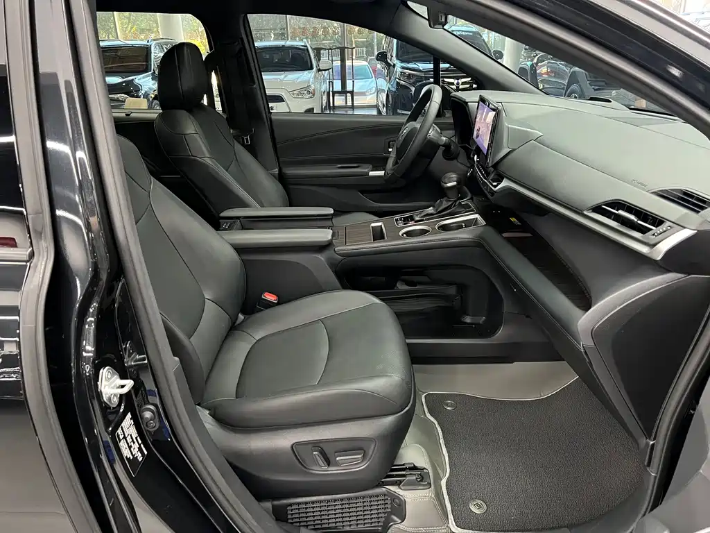 Toyota Granvia — миниатюра 8