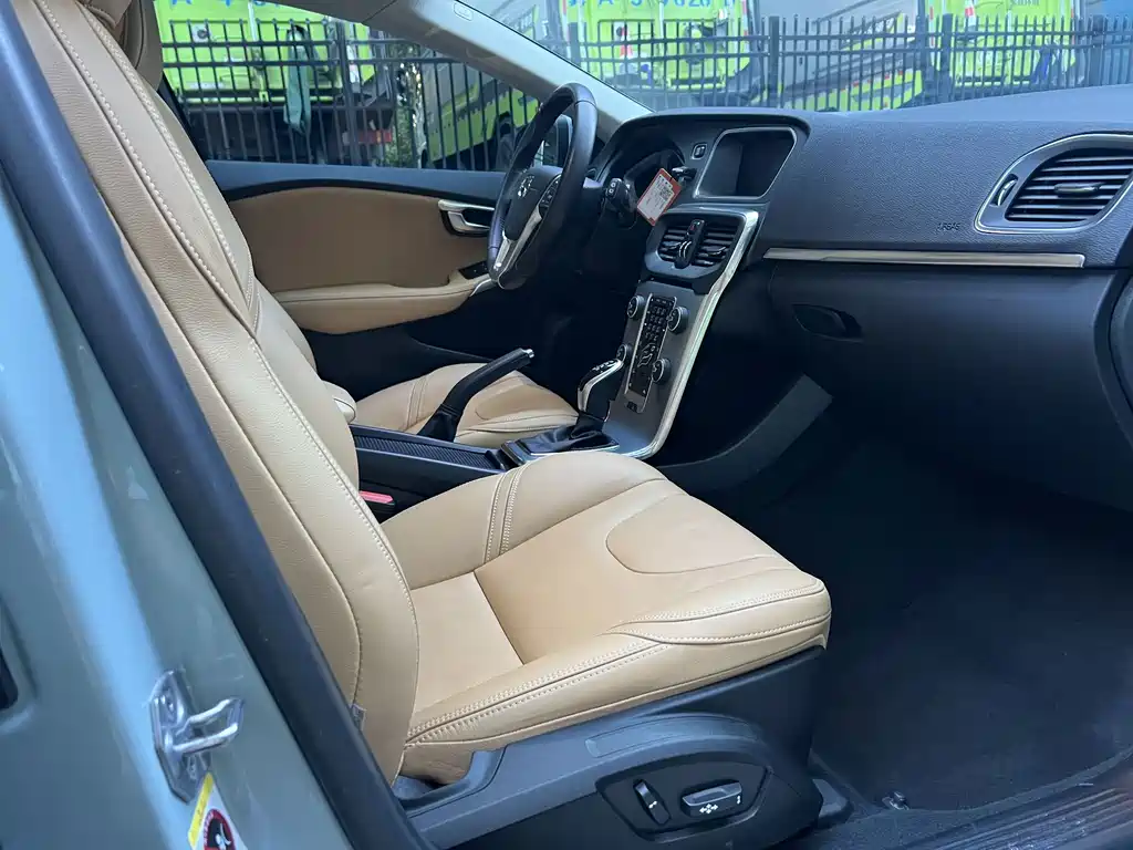 Volvo V40 — миниатюра 6