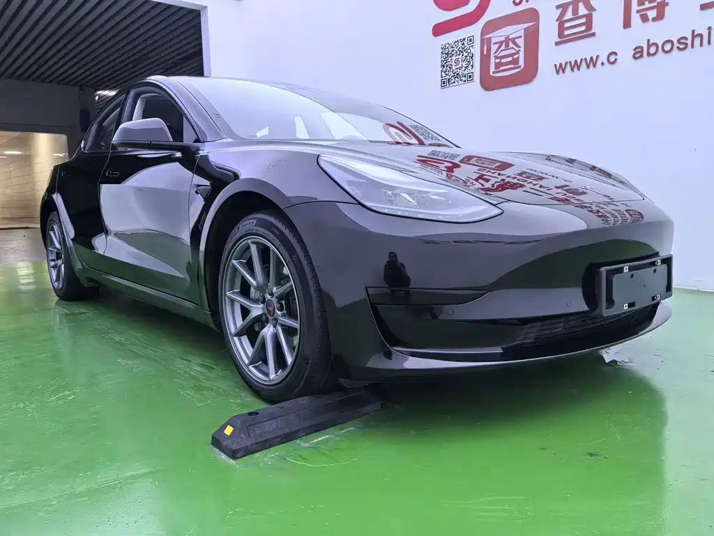 Tesla Model 3 — миниатюра 3