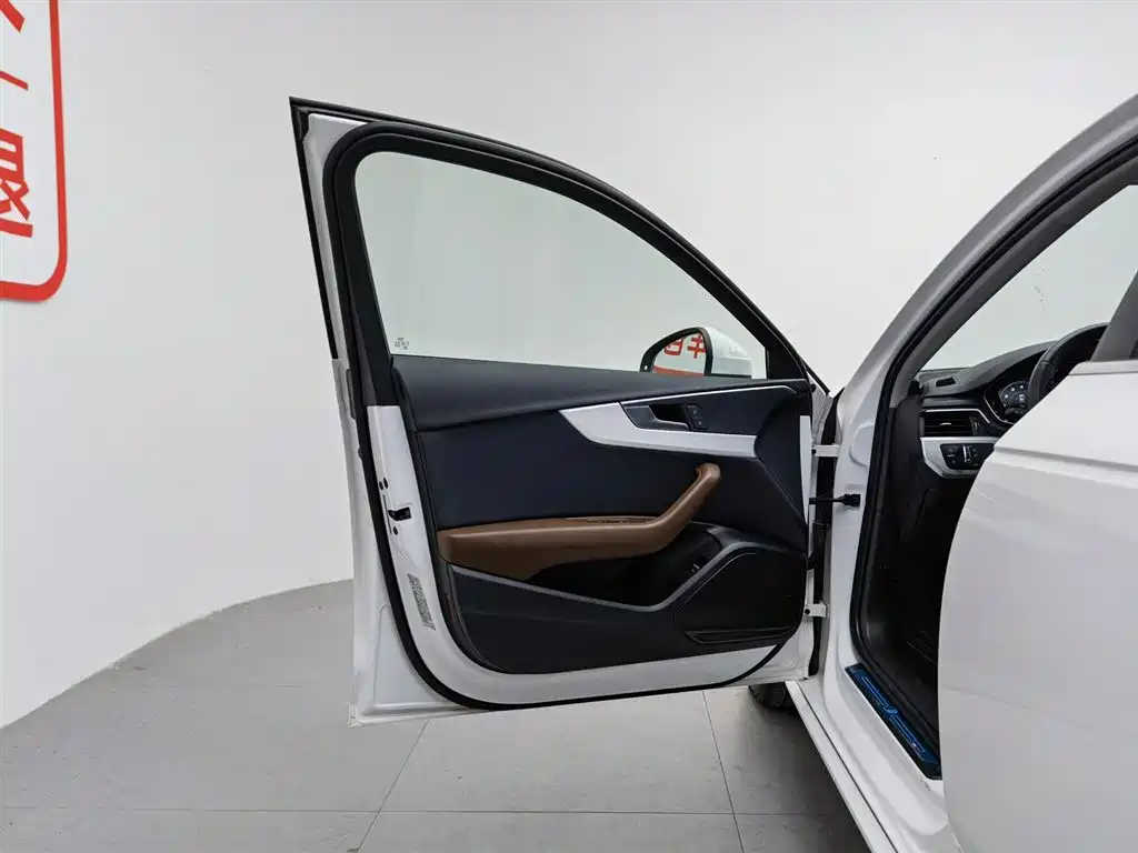 Audi A4L 2019 40 TFSI Fashion VI