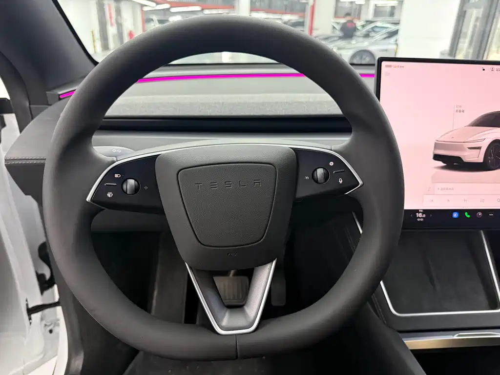 Tesla Model Y — миниатюра 11