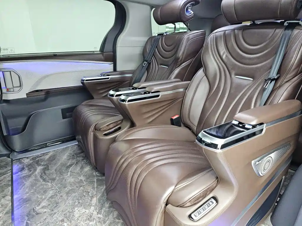 Toyota Sienna — миниатюра 15