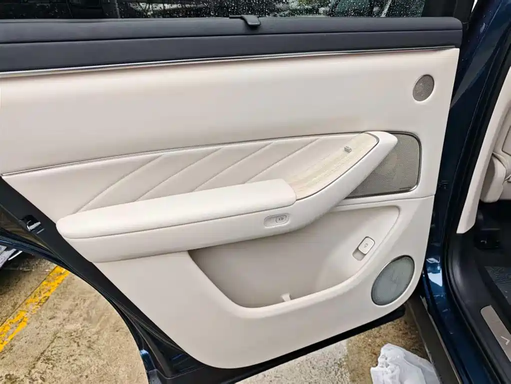 AITO ASK THE WORLD M8