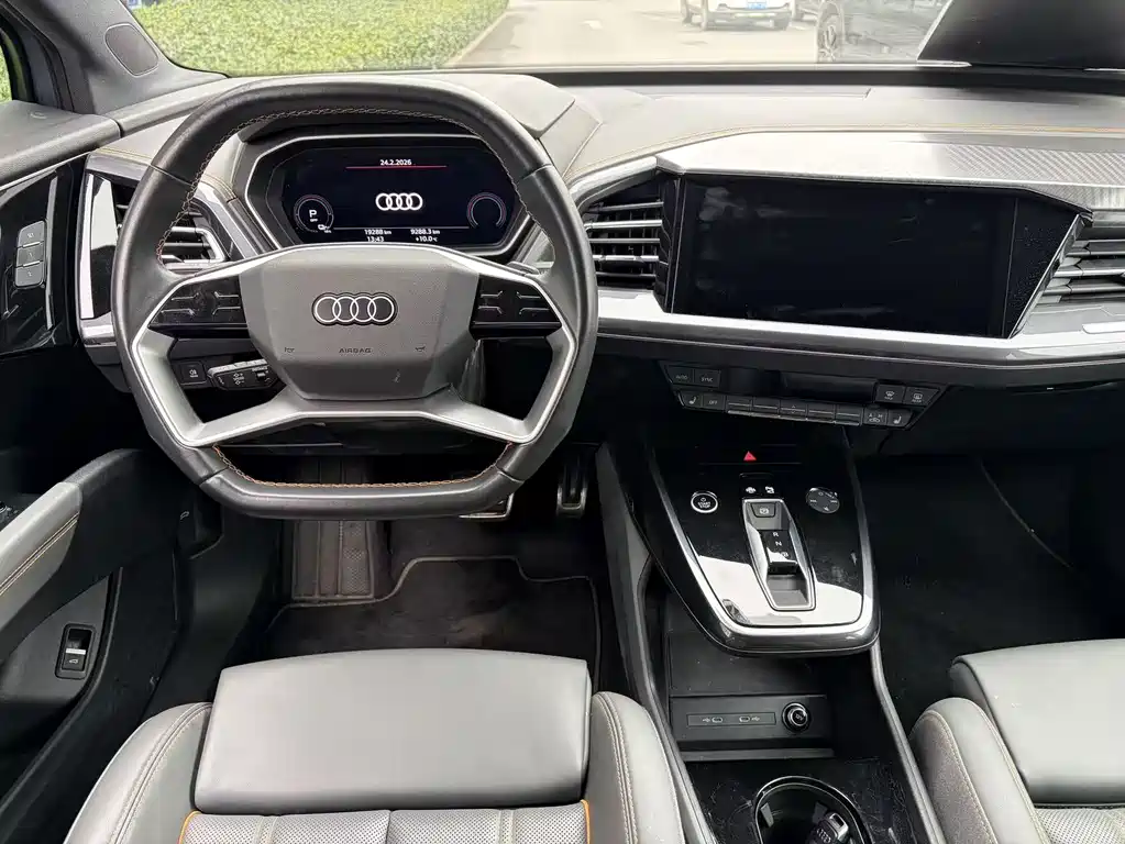 AUDI Q4 E TRON