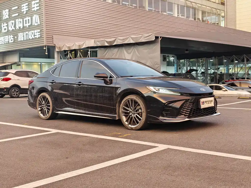 Toyota Camry — миниатюра 3