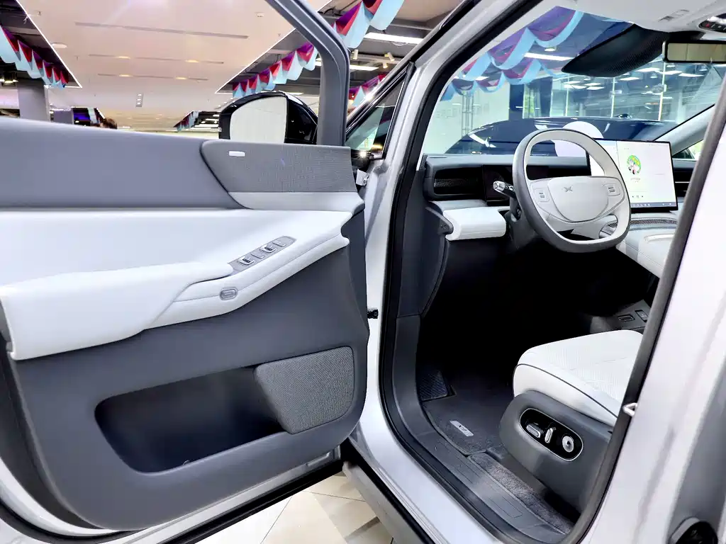 XPeng X9 — миниатюра 7