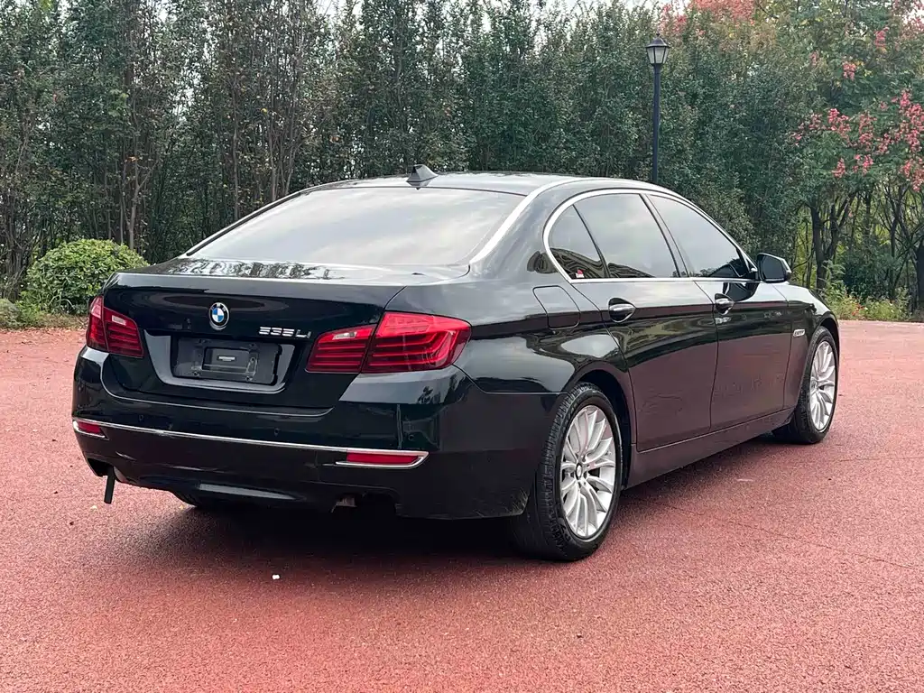 BMW 5 Series — миниатюра 6
