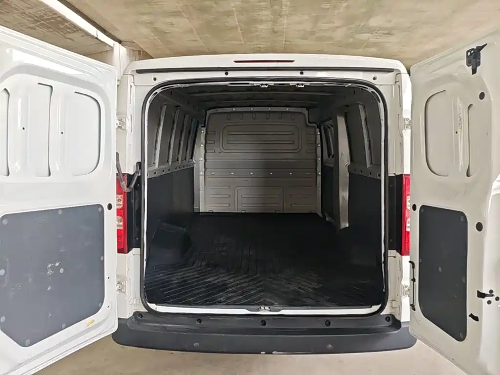 Wuling Yangguang — миниатюра 19
