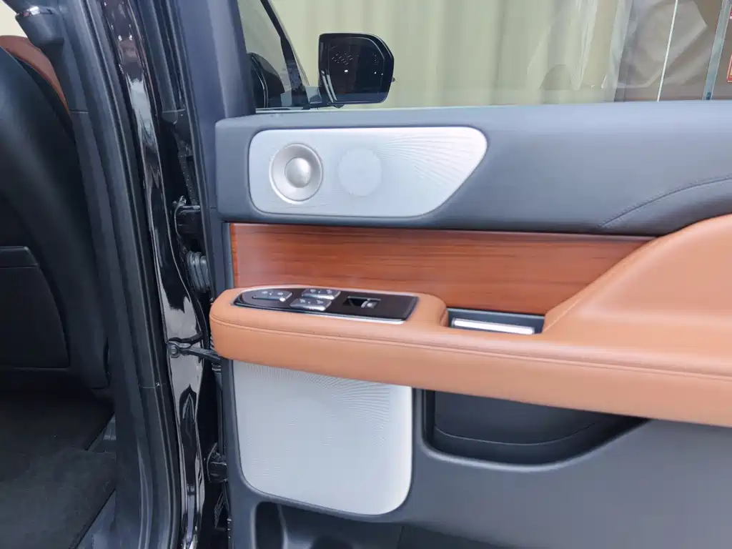 Lincoln Navigator — миниатюра 7