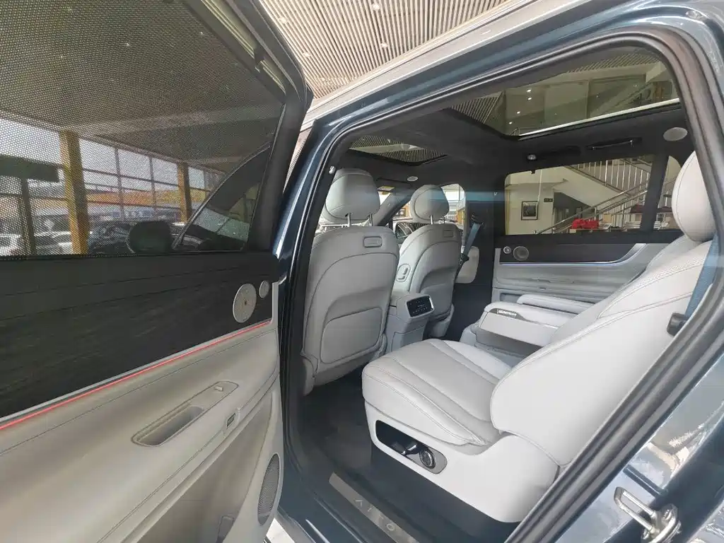 AITO ASK THE WORLD M9