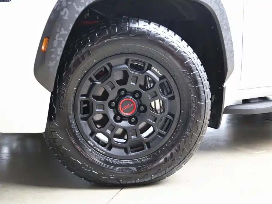 Toyota Sequoia — миниатюра 26