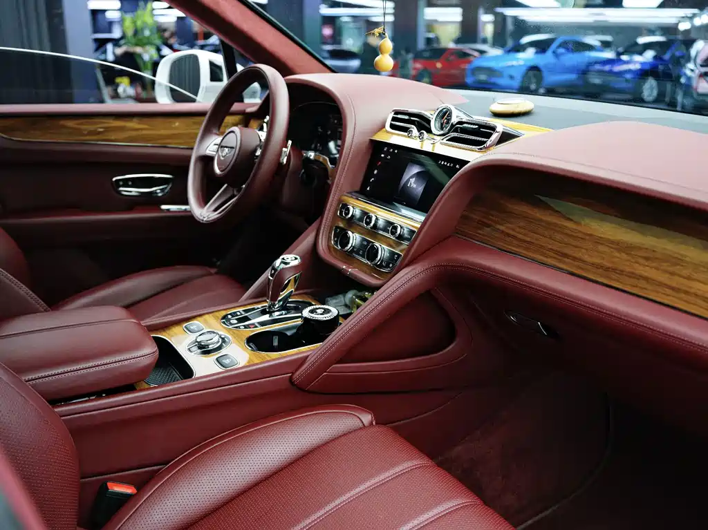 Bentley Bentayga — миниатюра 12