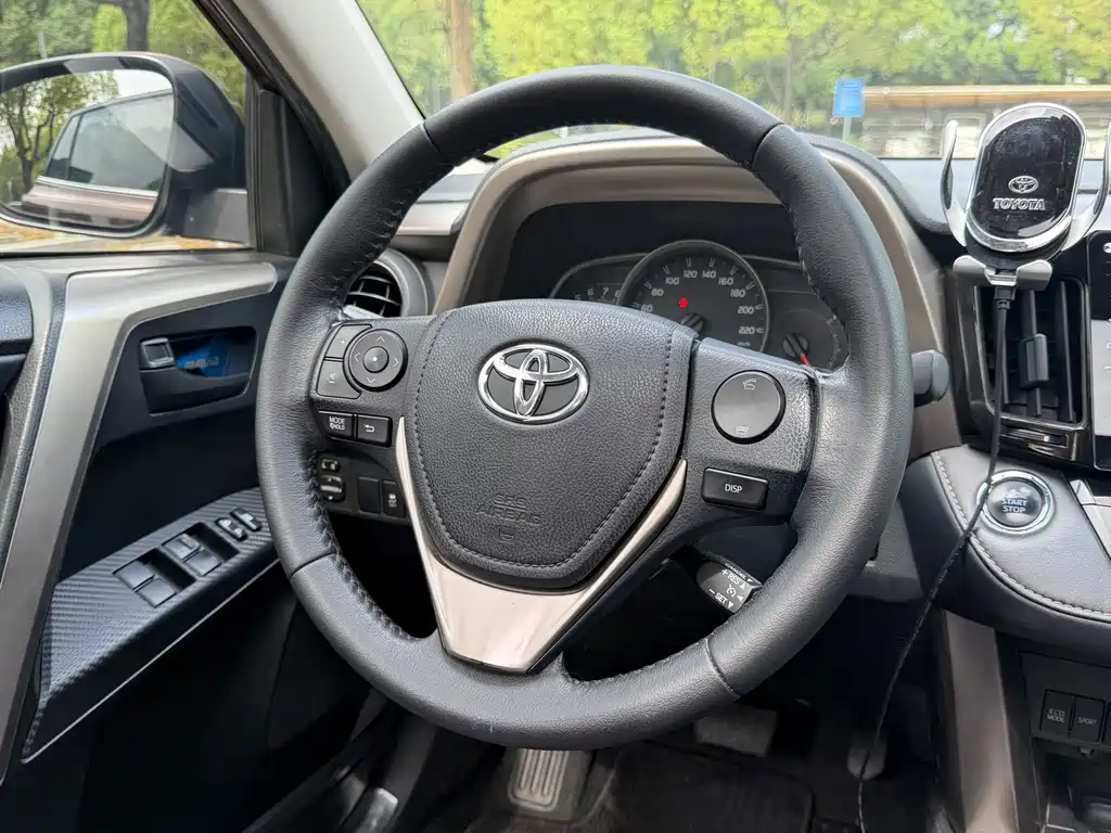 Toyota RAV4 — миниатюра 11