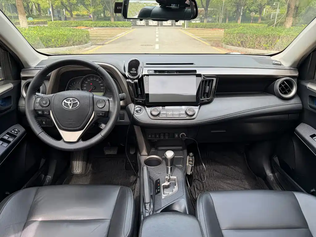 Toyota RAV4 — миниатюра 4