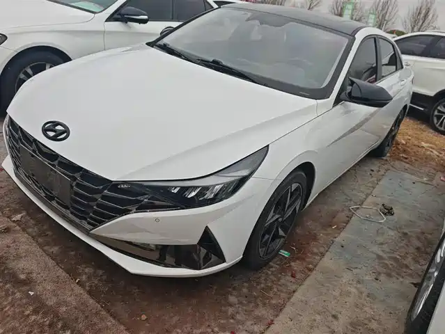 HYUNDAI ELANTRA
