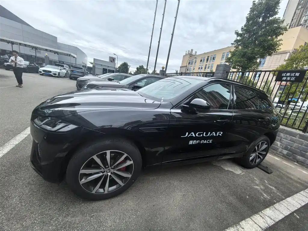 JAGUAR  F PACE