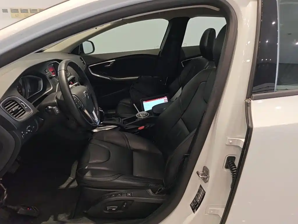 Volvo V40 — миниатюра 20