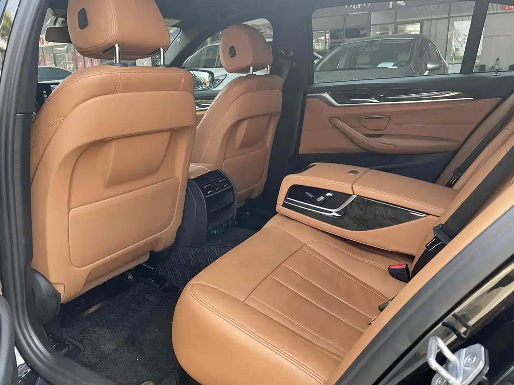 BMW 5 Series — миниатюра 5