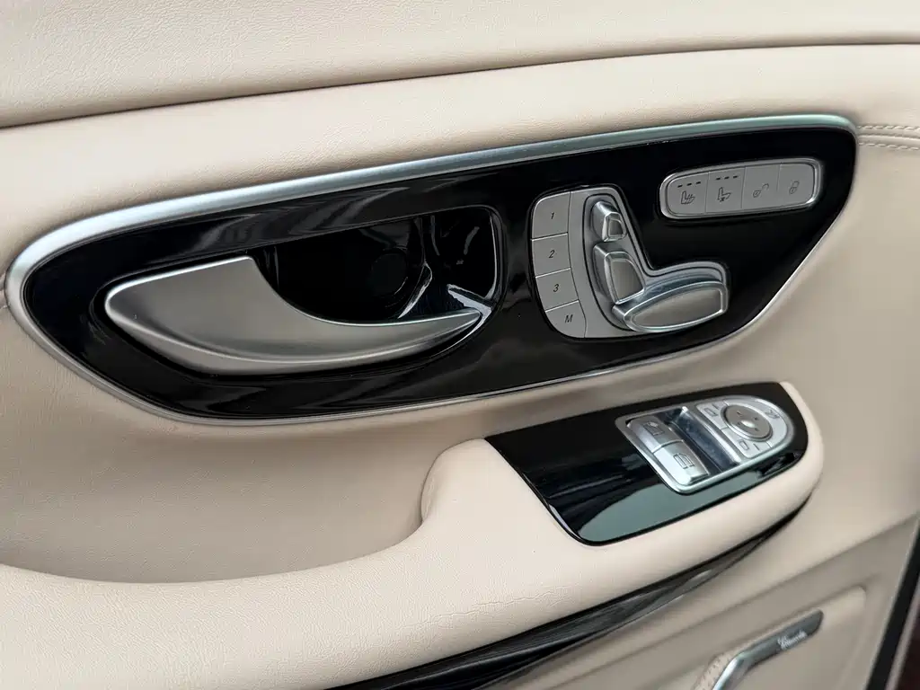 Mercedes-Benz V-Class — миниатюра 11
