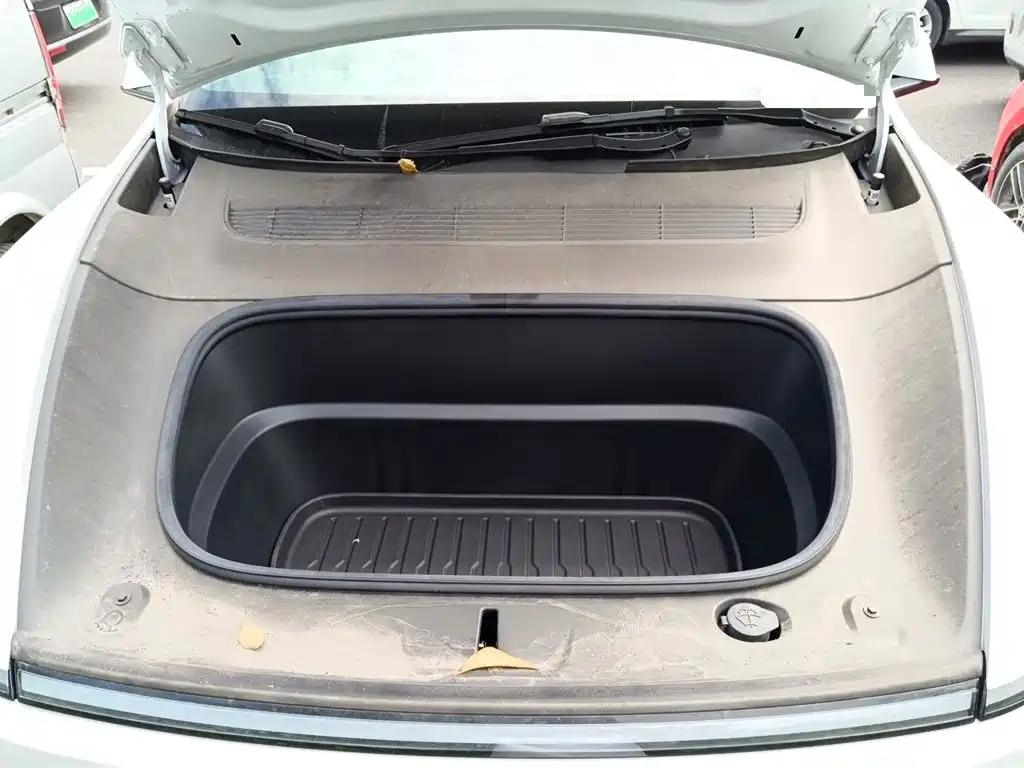 Tesla Model Y — миниатюра 16