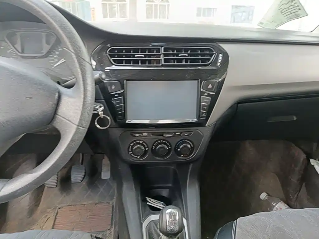 Citroen Elysee — миниатюра 13