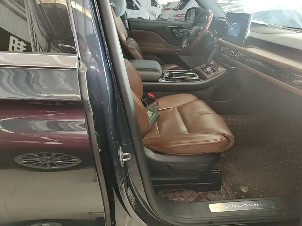 Lincoln Aviator — миниатюра 25