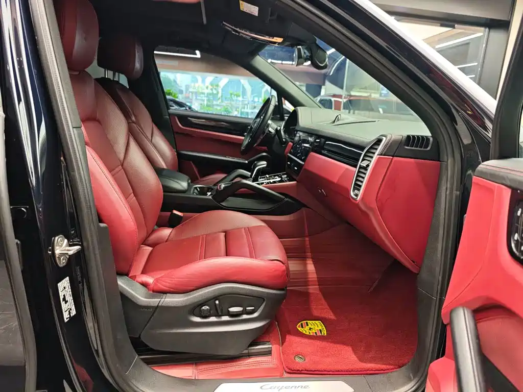 Porsche Cayenne — миниатюра 11